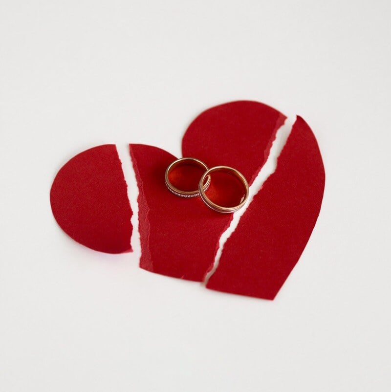 marriage-rings-paper-heart-broken divorce page main